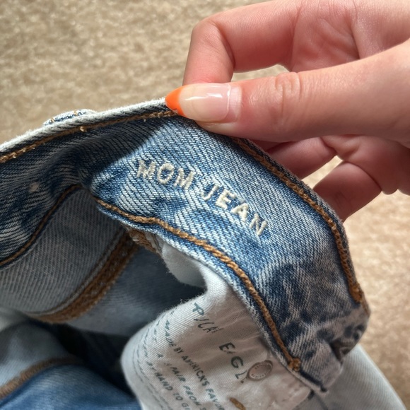 👖AE ripped mom jeans: - Picture 5 of 7